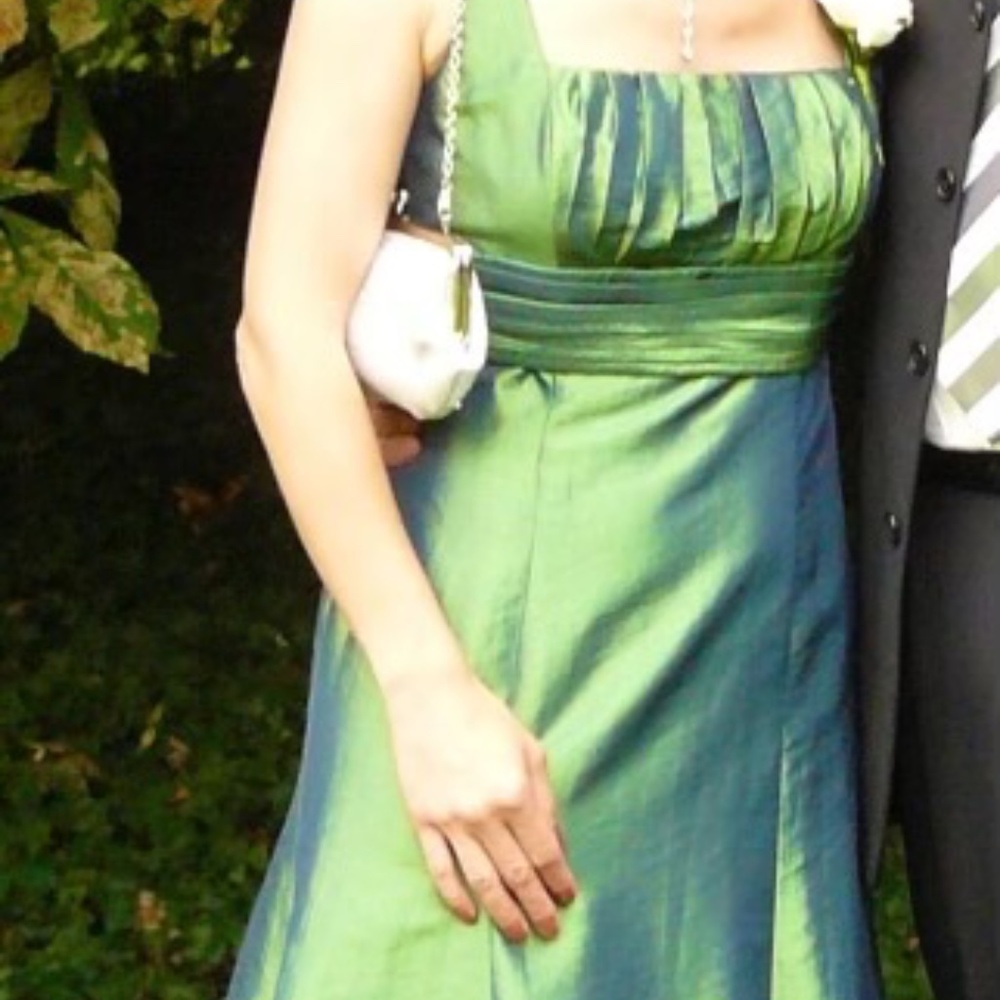 Green formal dress - Picture 2 of 2